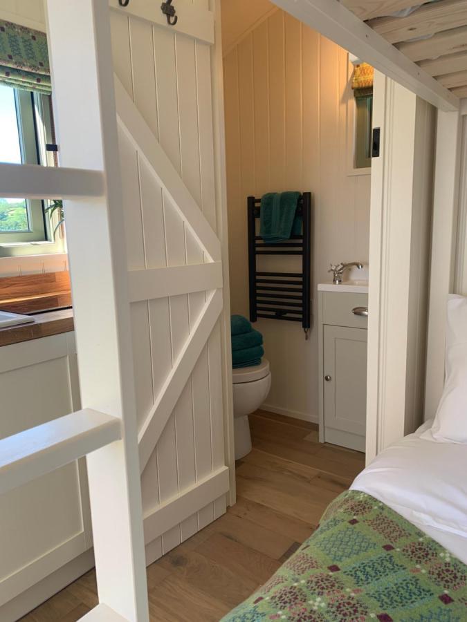 The Woolly Sheep Shepherd Huts Whitland Экстерьер фото
