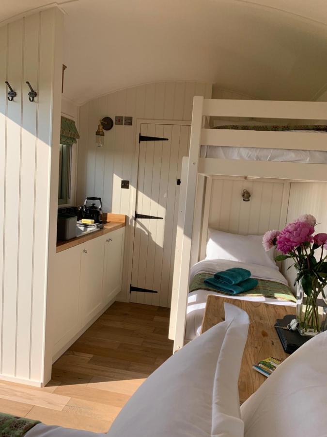 The Woolly Sheep Shepherd Huts Whitland Экстерьер фото